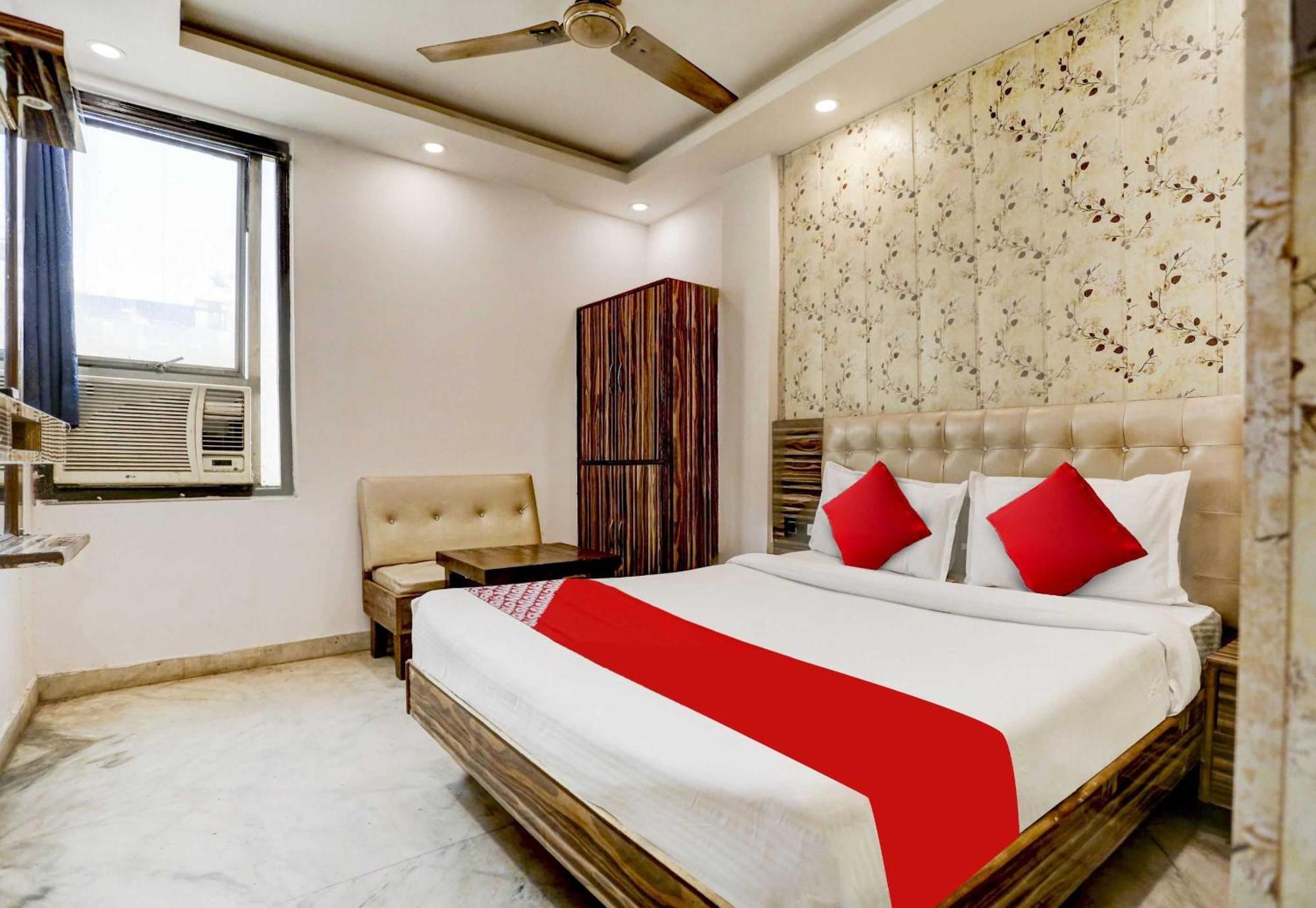 Live On Del1739 Hotel 3*