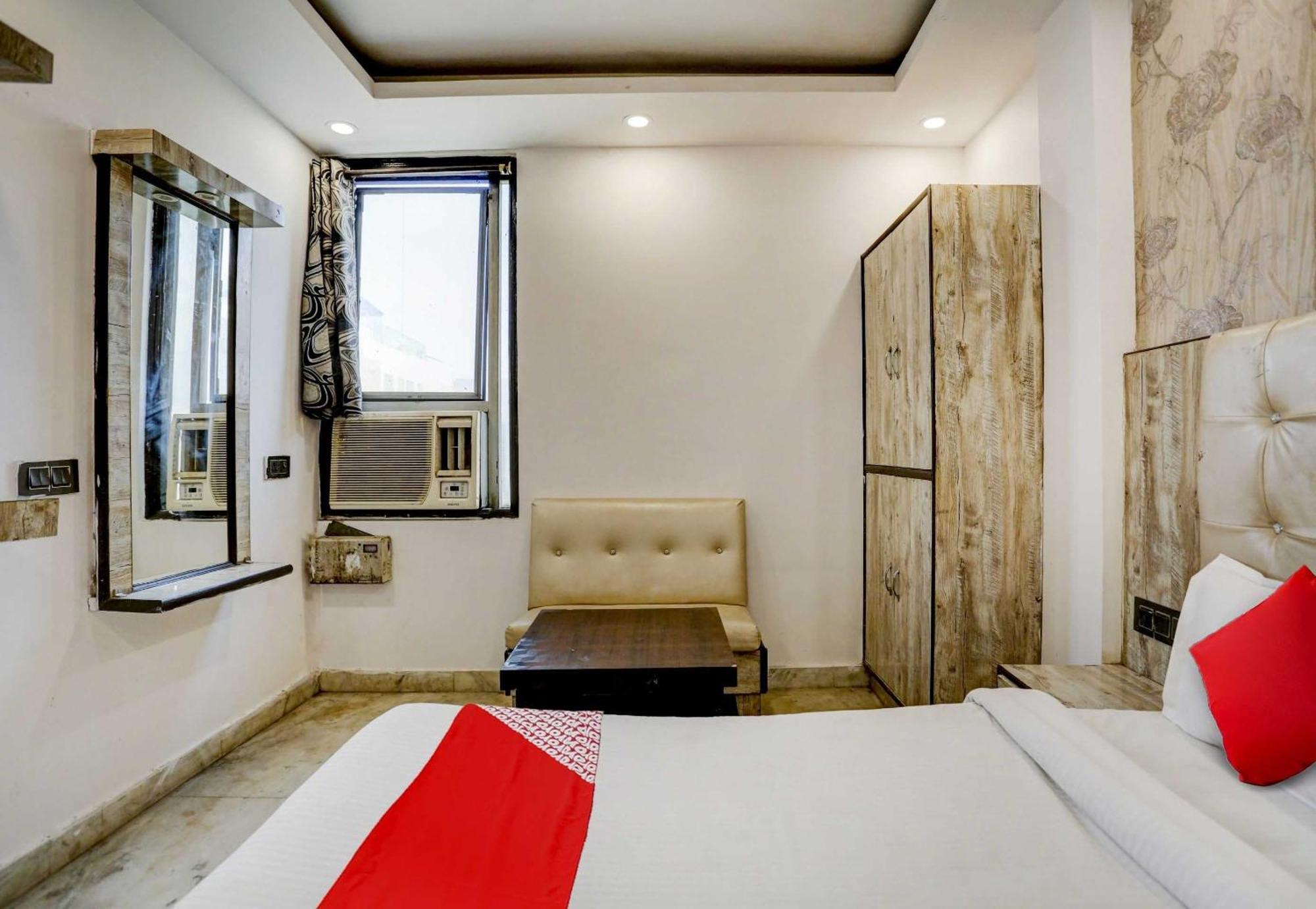 Hotel Live On Del1739 3*